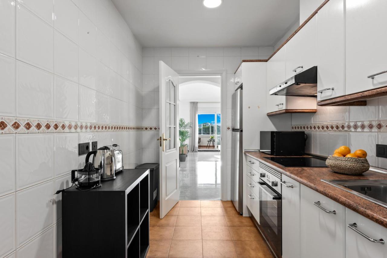 Modern Apartment - 2 Bedrooms, Beachside - Puerto Banus Марбелья Экстерьер фото